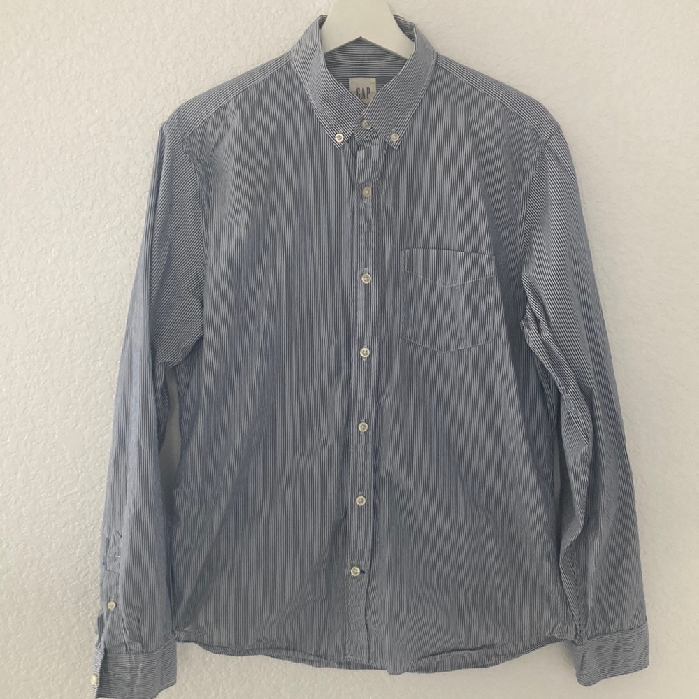 GAP Brand (not factory outlet) Medium Long Sleeve Button Down Shirt, White Blue
